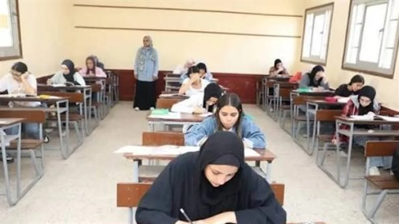تأمين شامل.. توجيهات جديدة لكراسات أسئلة التصحيح